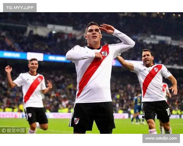 如何通过社交媒体和新闻平台了解金特罗目前所在俱乐部的最新动态